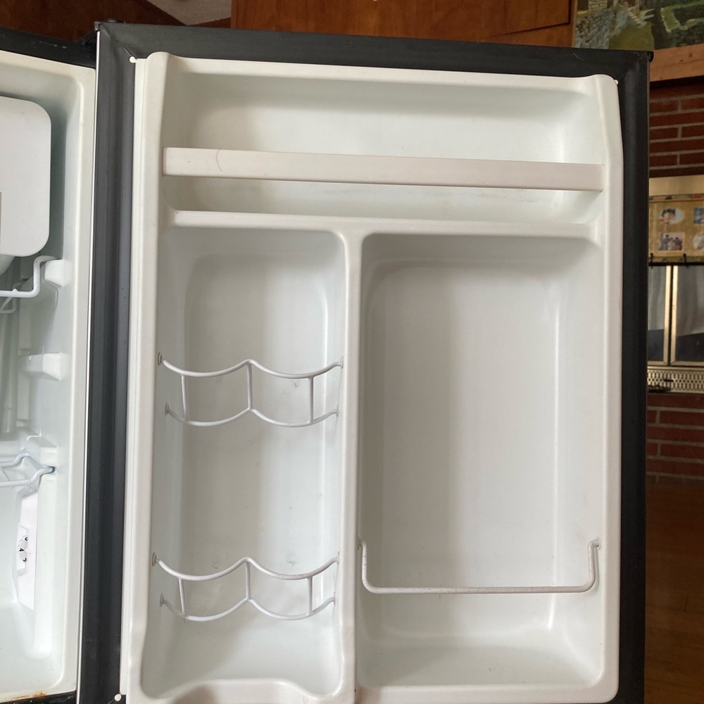 Whirlpool Mini Fridge - Picture 3 of 6